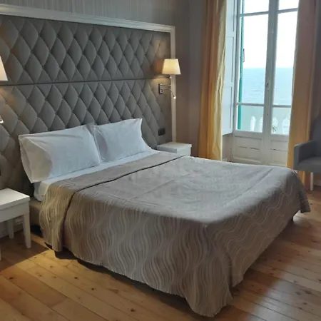 Grand & Des Hotel 4*