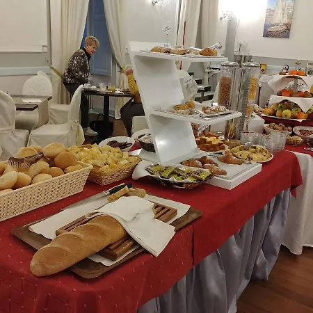 Grand & Des Hotel 4*