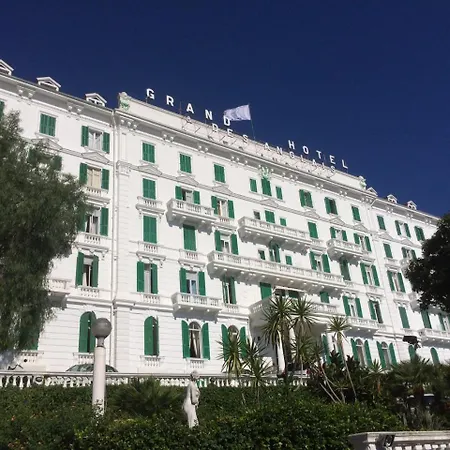 Отель Grand & Des