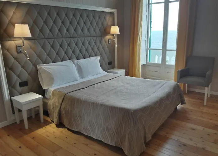 Grand & Des Ξενοδοχείο 4*