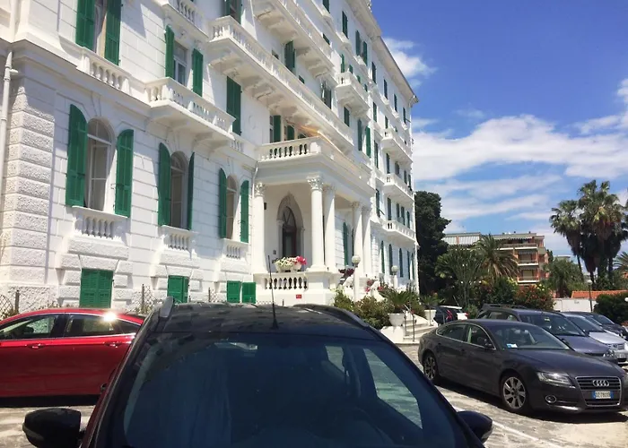 Ξενοδοχείο Grand & Des 4*